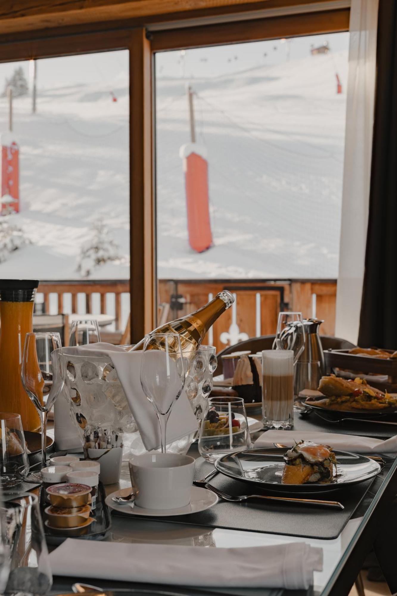 Ultima Hotel Courchevel Bagian luar foto